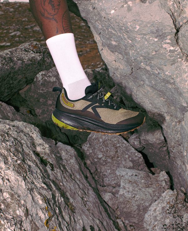 Men's Roam Trail Running Shoe | Black/Magnet