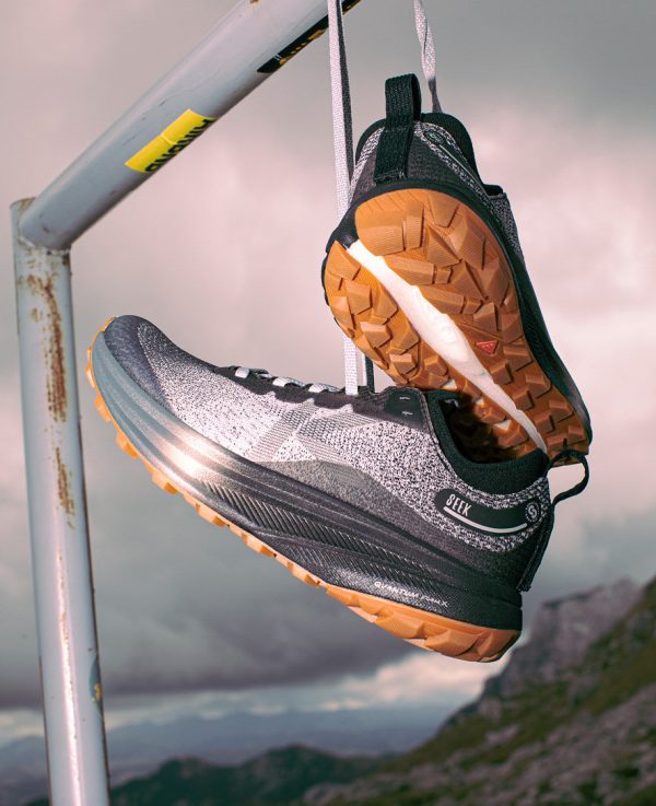 Men's Seek Trail Running Shoe | Black/Magnet